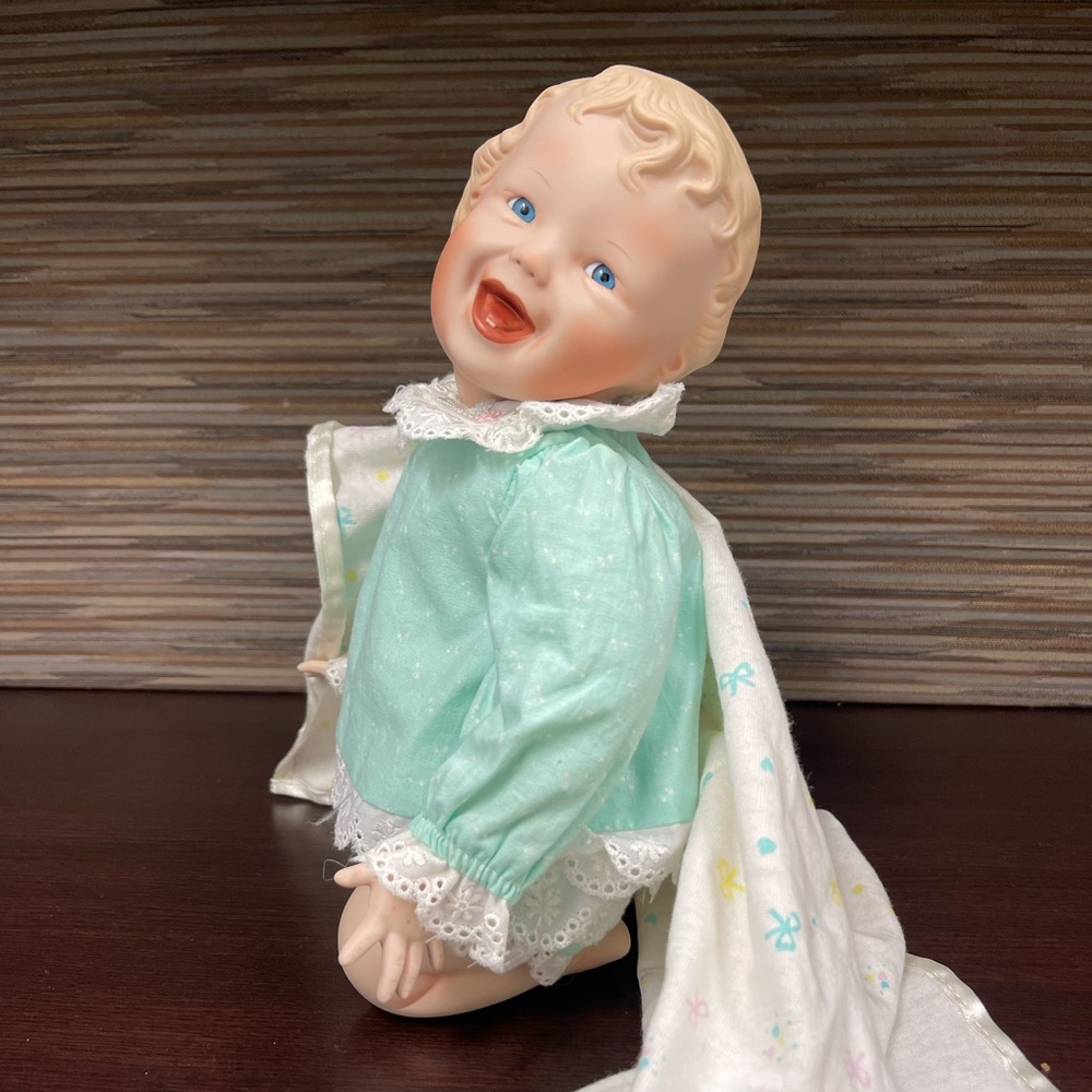 REDUCED⬇️⬇️⬇️Doll collectors ! Beautiful ‘baby Jessica’ Edwin Knowles China.